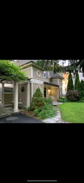Historic Village Carriage House Walk to Downtown - Image 1
