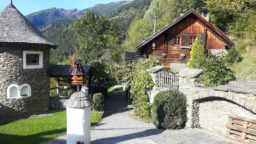 Mountain hut with beautiful view and sauna - Image 1
