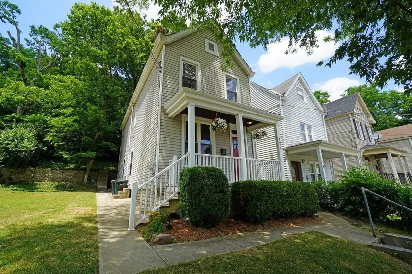 Classic Hilltop 3br home on Eastern ready for you! - Image 1
