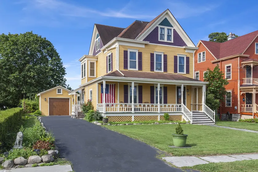 The Grandview | 5BR Victorian - Close To All - Image 1