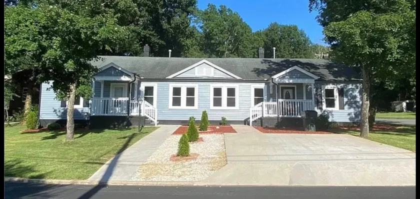 Dazzling Downtown Duplex(entire duplex) close to Elon University - Image 1