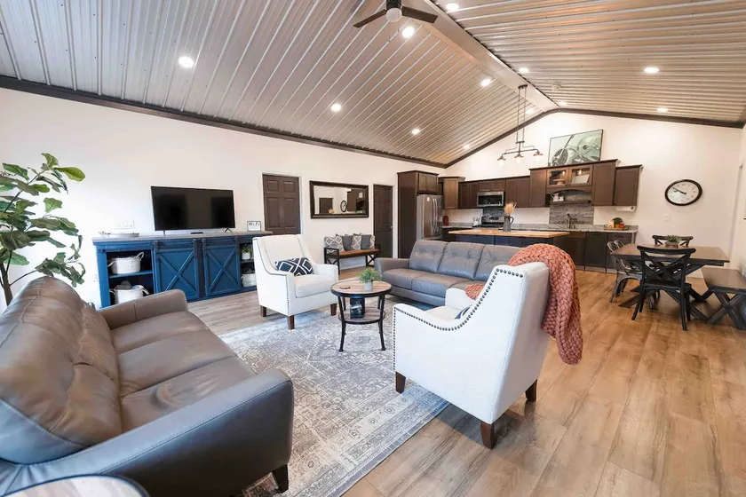 Bushplane Hangar HomeRUNWAY*Chic/Luxury AuroraViews - Image 1
