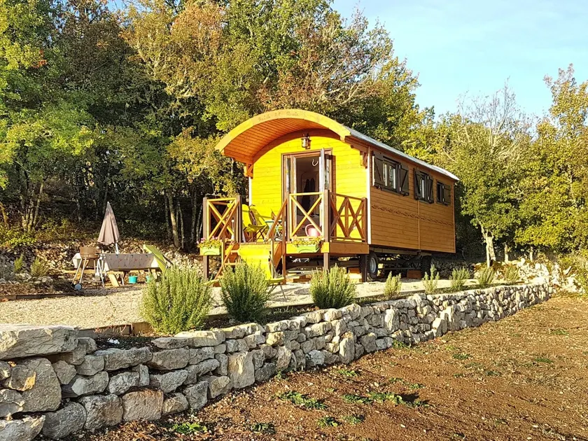 CLÉRÉLU CARAVAN with heated indoor pool - Image 1