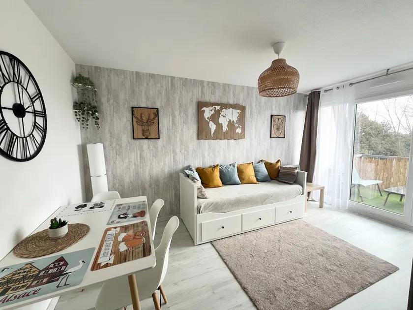 Residence near the city center - Image 1