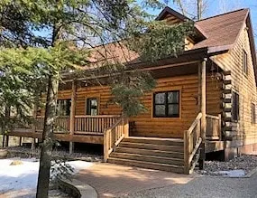 Large Crivitz Log House - Image 1