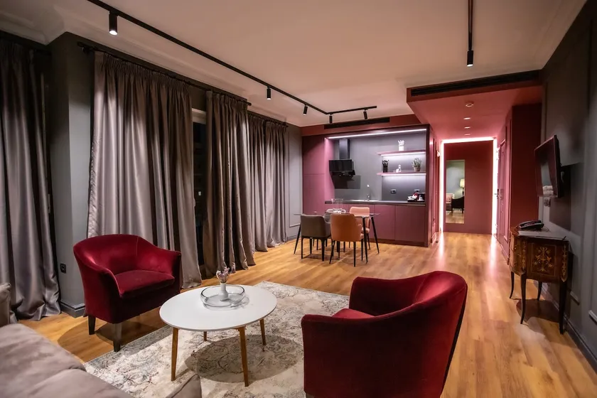 Mondial Hotel - Image 1