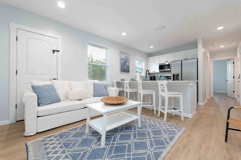 Beautiful beach condo - walk to the beach! - Image 1