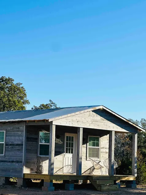Little Lake Guesthouse - Image 1