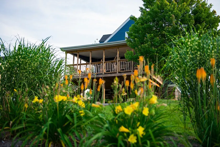 BLUE MOON LODGE- --UNWIND, CONNECT, REFUEL, RELAX! - Image 1
