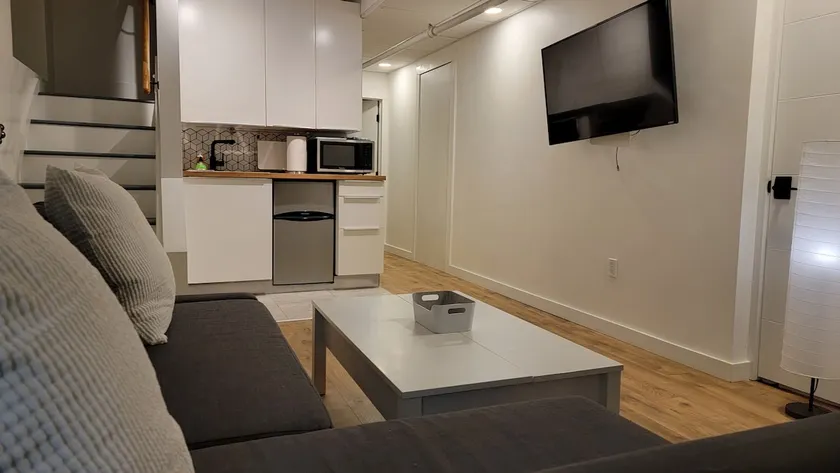 PRIVATE MINI STUDIO IN BRIGHT NEW BASEMENT (B2) - Image 1