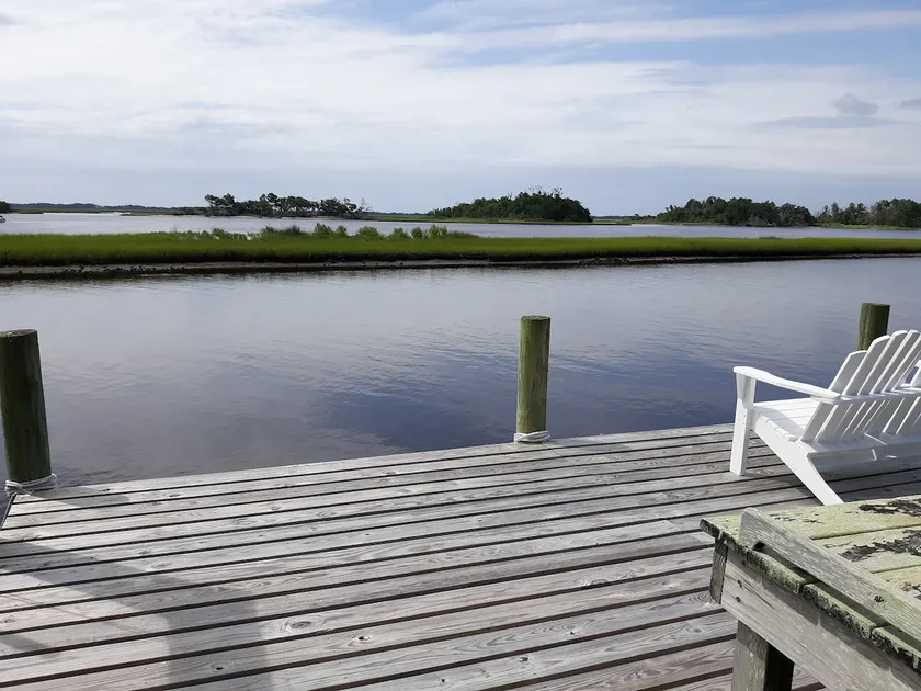 Blick auf die Intracoastal Waterway mit privatem Steg und Bootslift. - Image 1