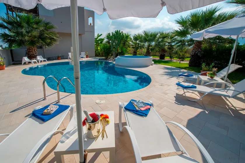 Xenos Villa 2 With 5 Bedrooms private swimming pool, near the sea - Image 1