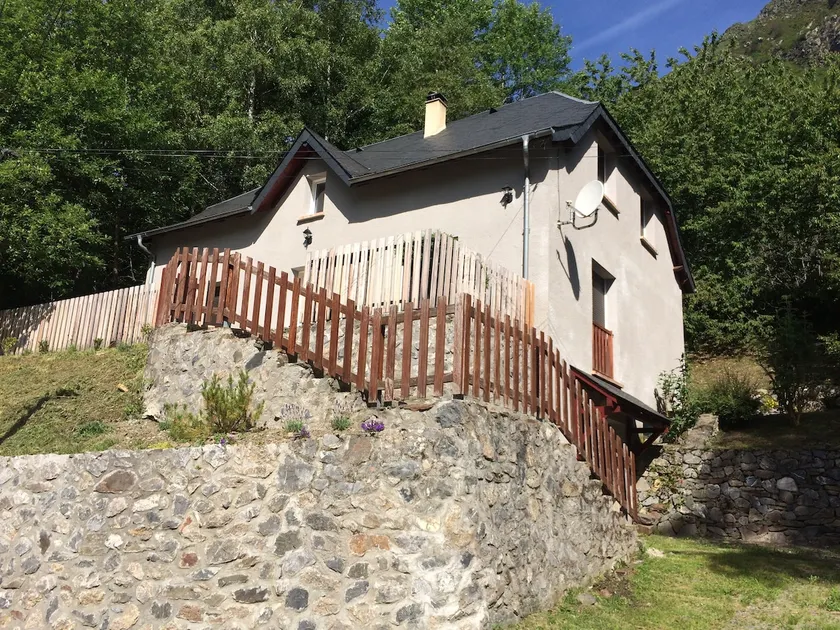 House located at the gates of the Néouvielle reserve - Image 1