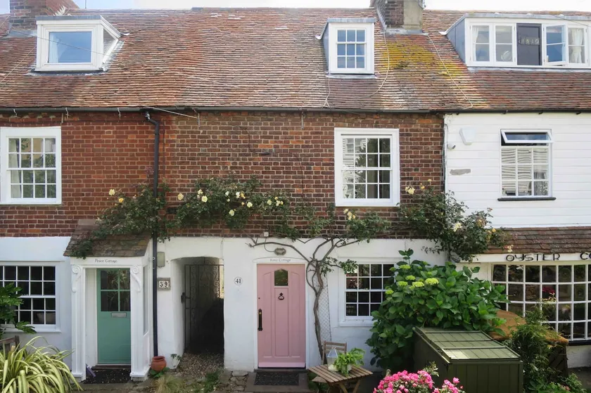 2 bedroom Georgian cottage on Island Wall - Image 1