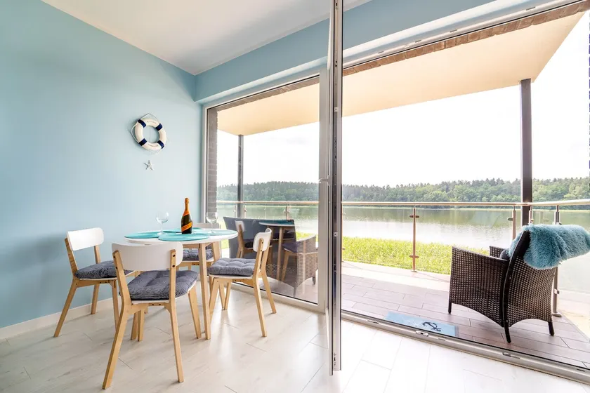 Apartment with lake view + private beach - Image 1