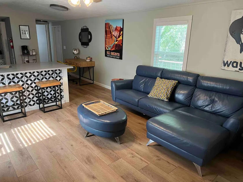 “The Waylon” 2/2 Mobile home w/ lots of parking - Image 1