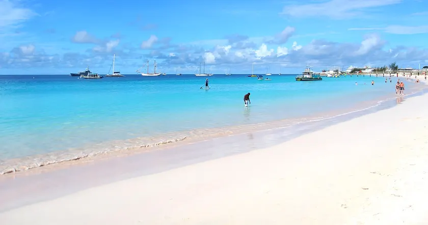 3 Bedrooms in one of the best locations on island! - Image 1