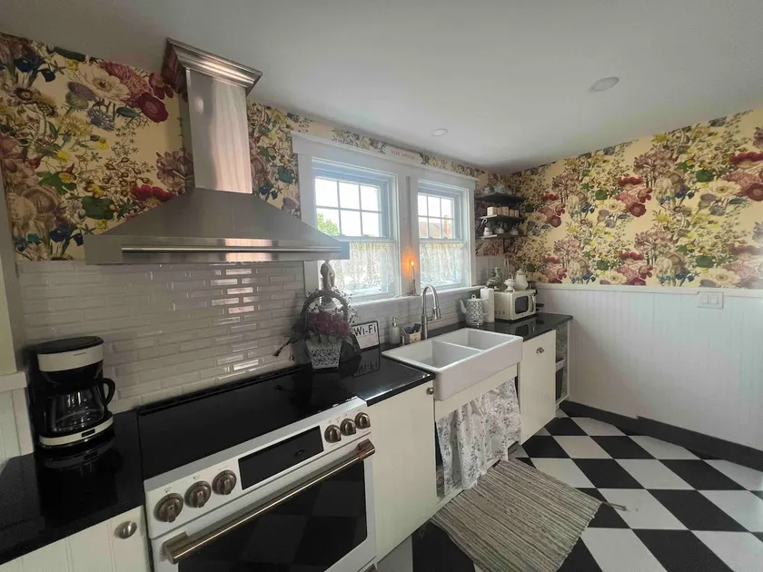 Josie Kelly’s Private House - Image 1