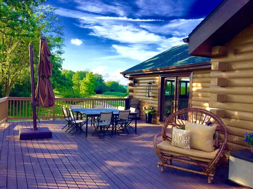 The Retreat: 5 Acre Log Cabin - Image 1