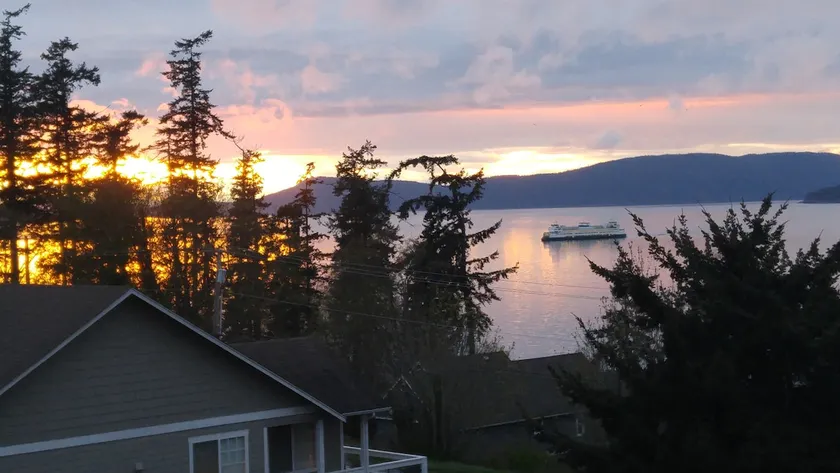 Cypress View 1 Bdrm - Near the ferry and downtown - Image 1