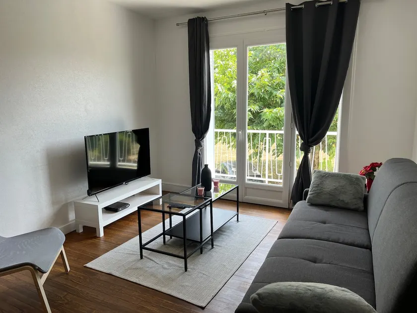 Fabulous 85 m2 2-bedroom, quiet with private parking - Image 1
