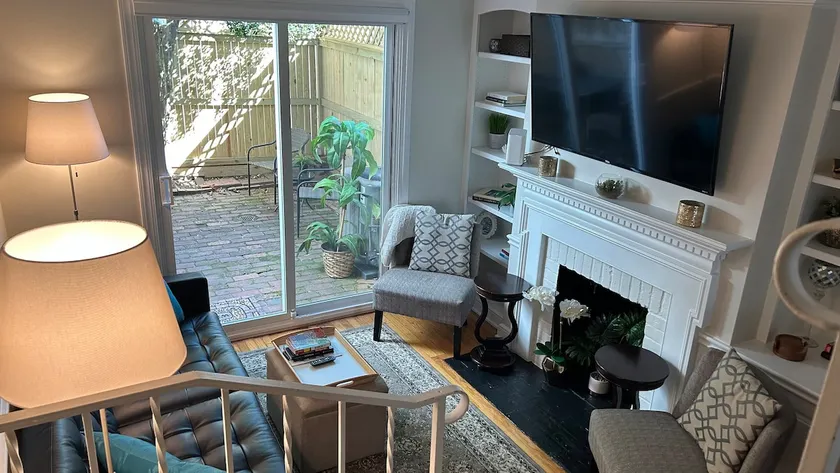 King-Bed | Foggy Bottom Metro | Townhouse - Image 1