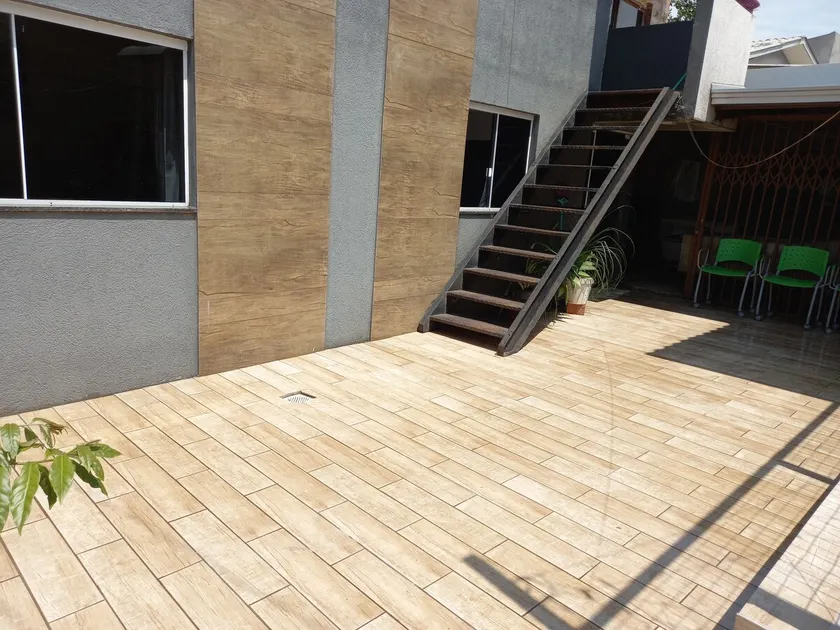 1⁰ house with garage 6 minutes from the center and hospitals - Image 1