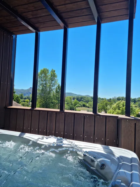 (Viognier) Charming place with a hot tub - Image 1