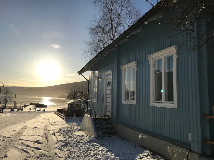 Charming Lakeside House with sauna - Image 1