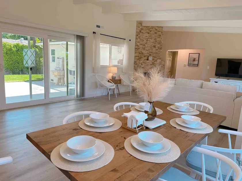 Newly remodeled 3 B 2 B Lovely house 1700Sqft - Image 1