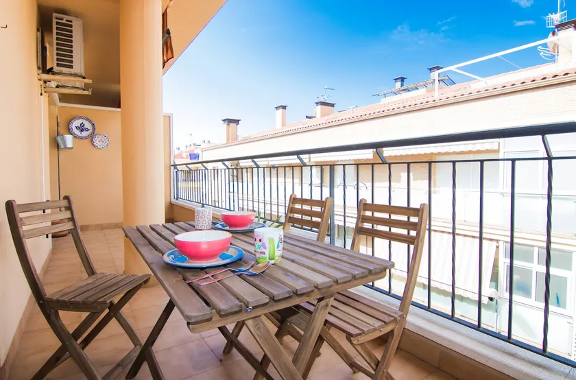 Charming Ocean View Apartment - Image 1