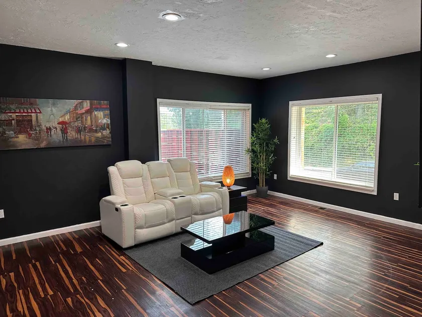 420 friendly premium apt w jet tub, air fryer oven - Image 1