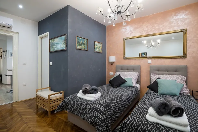 Deluxe Zoya Centar - Image 1