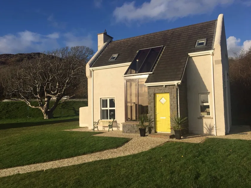 Beachcombers Cottage - Modern Luxury -WIFI-Netflix - Image 1