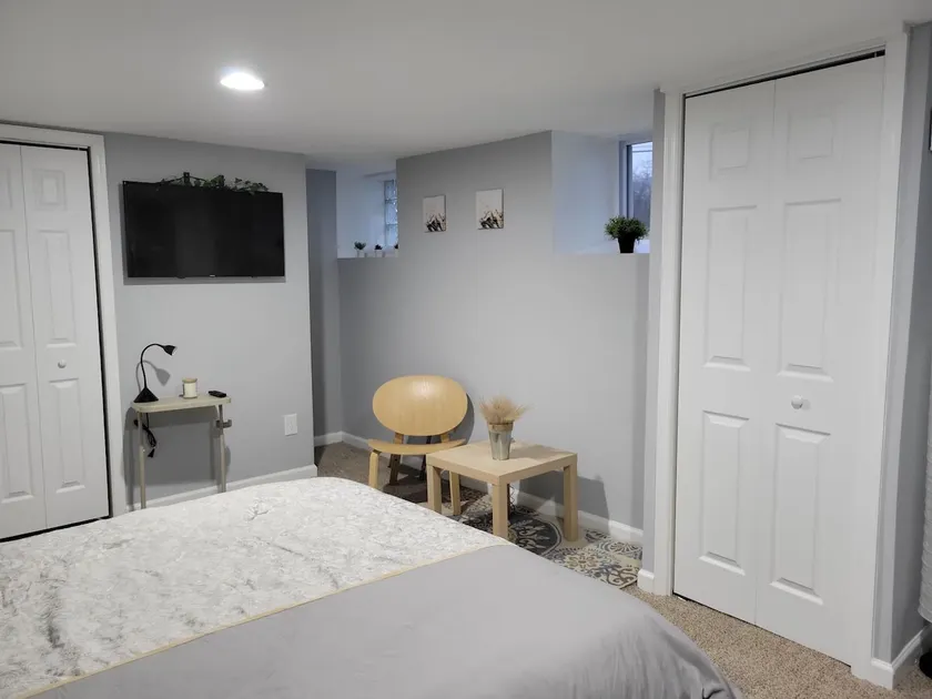Private 1 bedroom & bathroom, WIFI & ample parking - Image 1