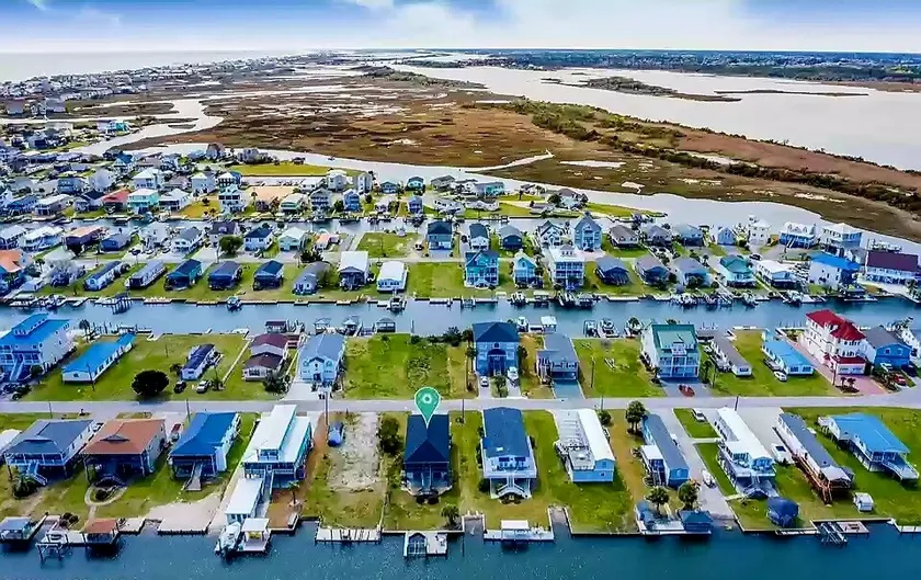 Canal front 4br w dock & slip, Surf City sleeps 10 - Image 1