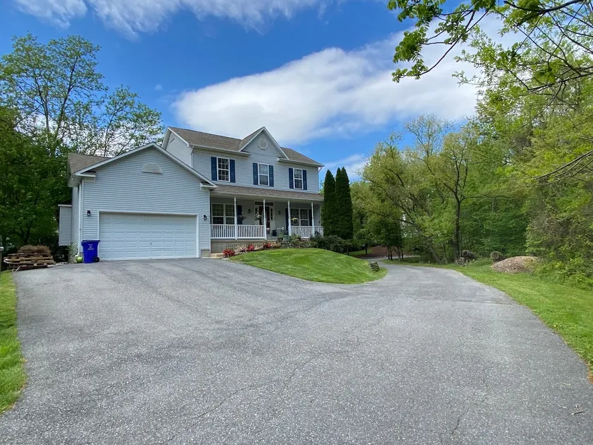 2 BR/1.5 Bath Basement, Private Entrance & Parking - Image 1