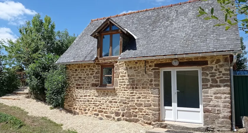 Bleu - 3 star small gite with hot tub and heated pool - Image 1