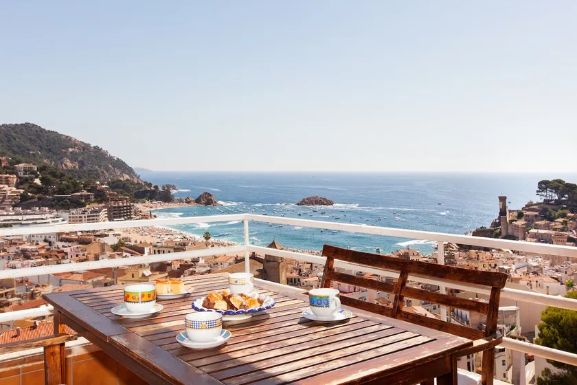 APARTMENT SEA VIEWS in COSTA BRAVA - Image 1