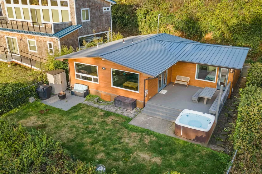 Simple Luxury in Charming, Oceanview Mid-Century - Image 1