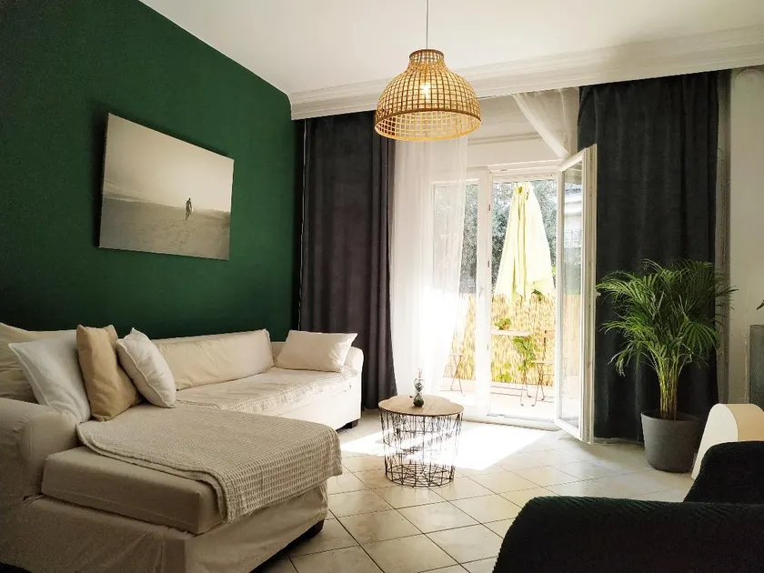 Bright Apartment steps from the Sea - Image 1