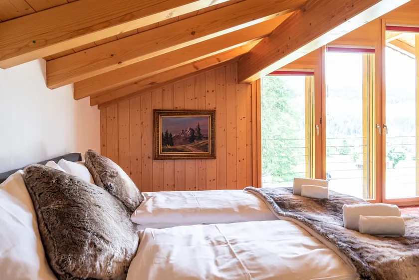 Spacious alpine-chic apartment for up to 10 people - Image 1