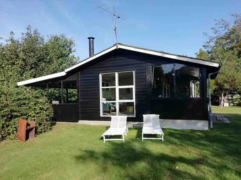 Swedish cottage with ocean views in peaceful nature - Image 1