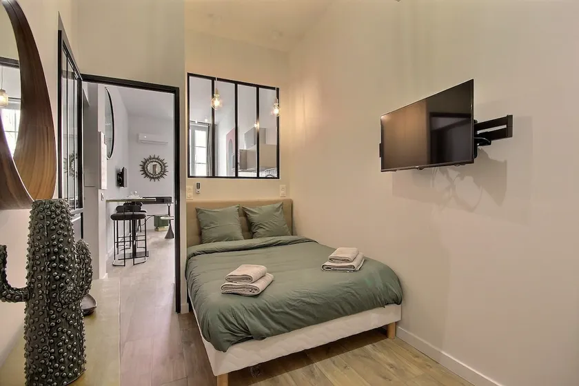 LUXURY 1 - Image 1
