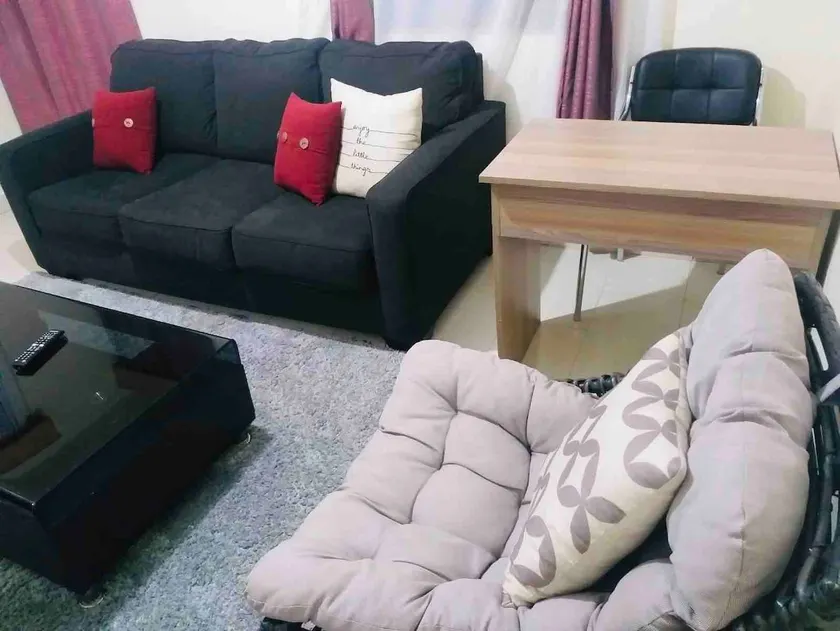 Cosy apt near town with WiFi & parking - Image 1