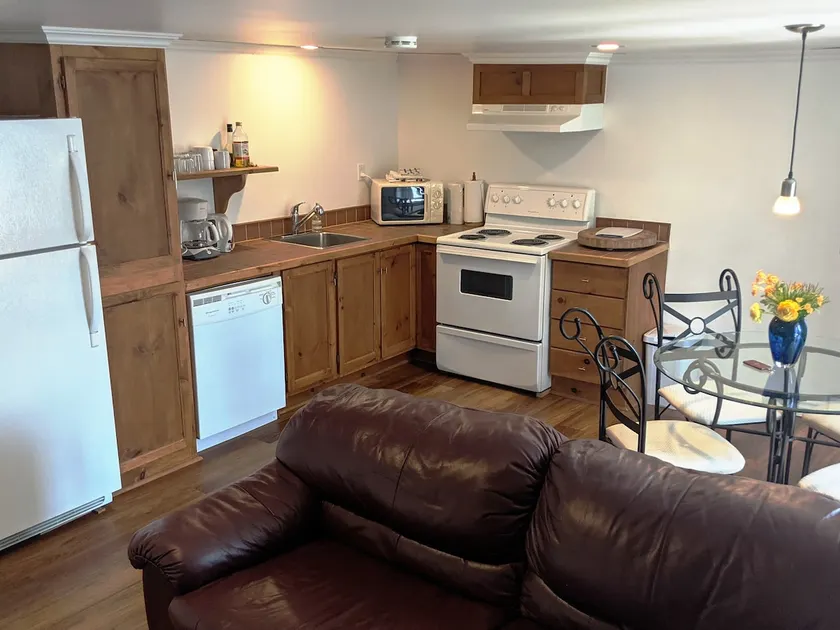 #4 – Apartment in the heart of Baie-St-Paul - Image 1