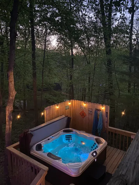 Post-Time Cabin w/Hot Tub in Hocking Hills on Lake - Image 1