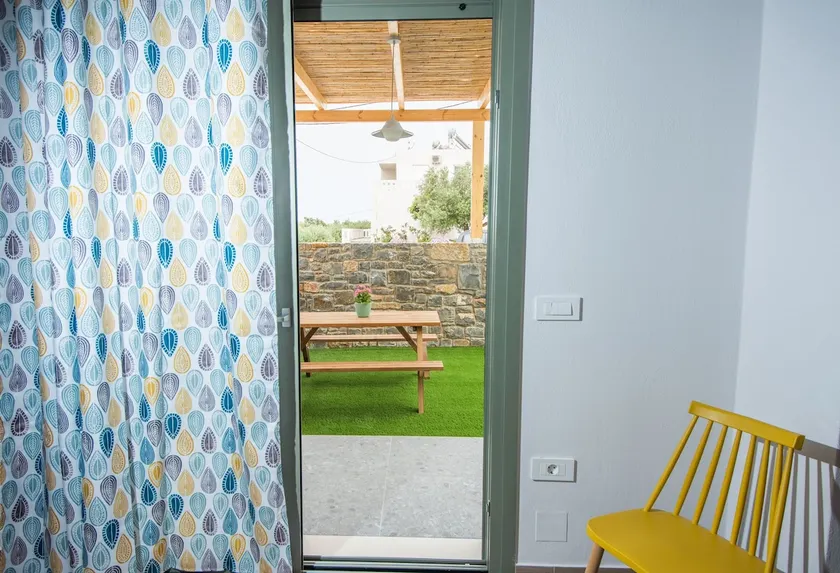 Thèros garden - Image 1