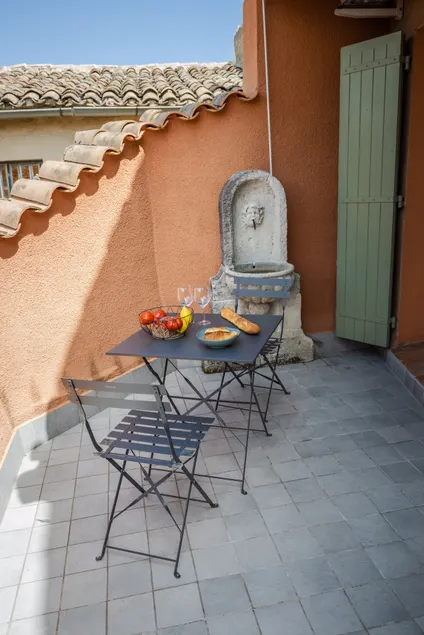 Charming terrace downtown air conditioning bright quiet - Image 1