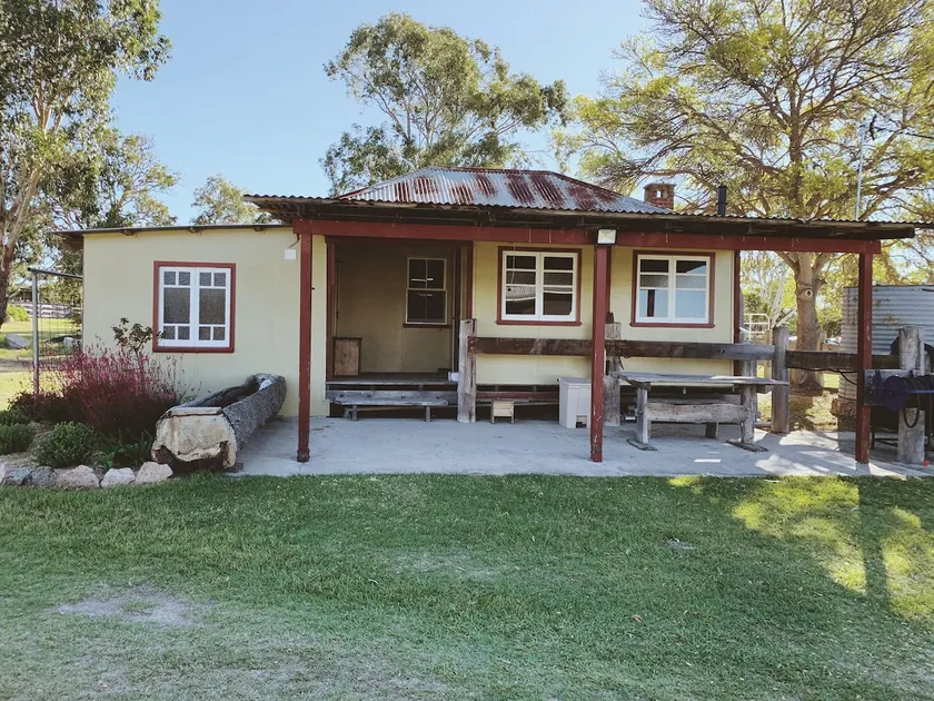 Spencer Lane Cottage & Granny Flat - Image 1